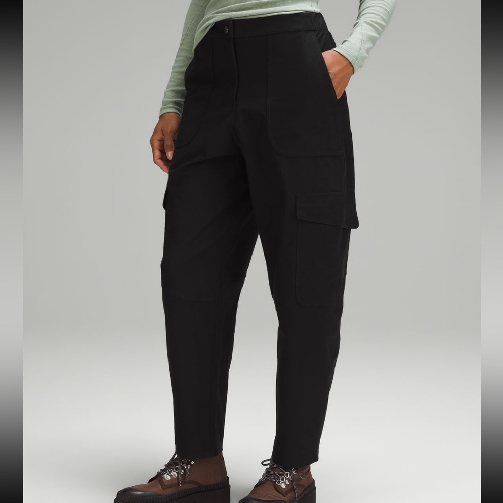 NWOT Lululemon Light Utilitech Cargo Pocket High-Rise Pant